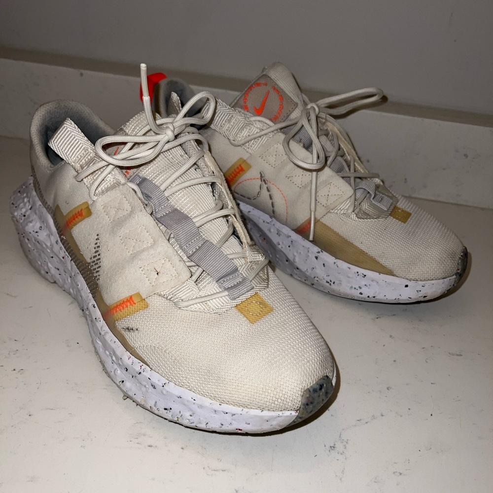 Nike sneakers / tennis shoes

Women’s size 9.5

Crater Impact line